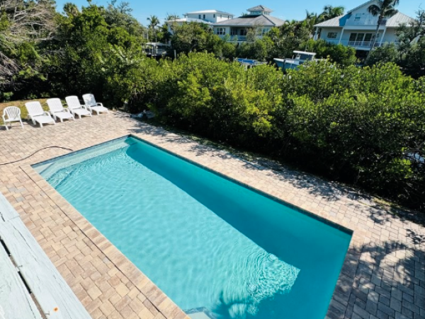 Beautiful 3 Bedroom Home with Loft and a Private Pool